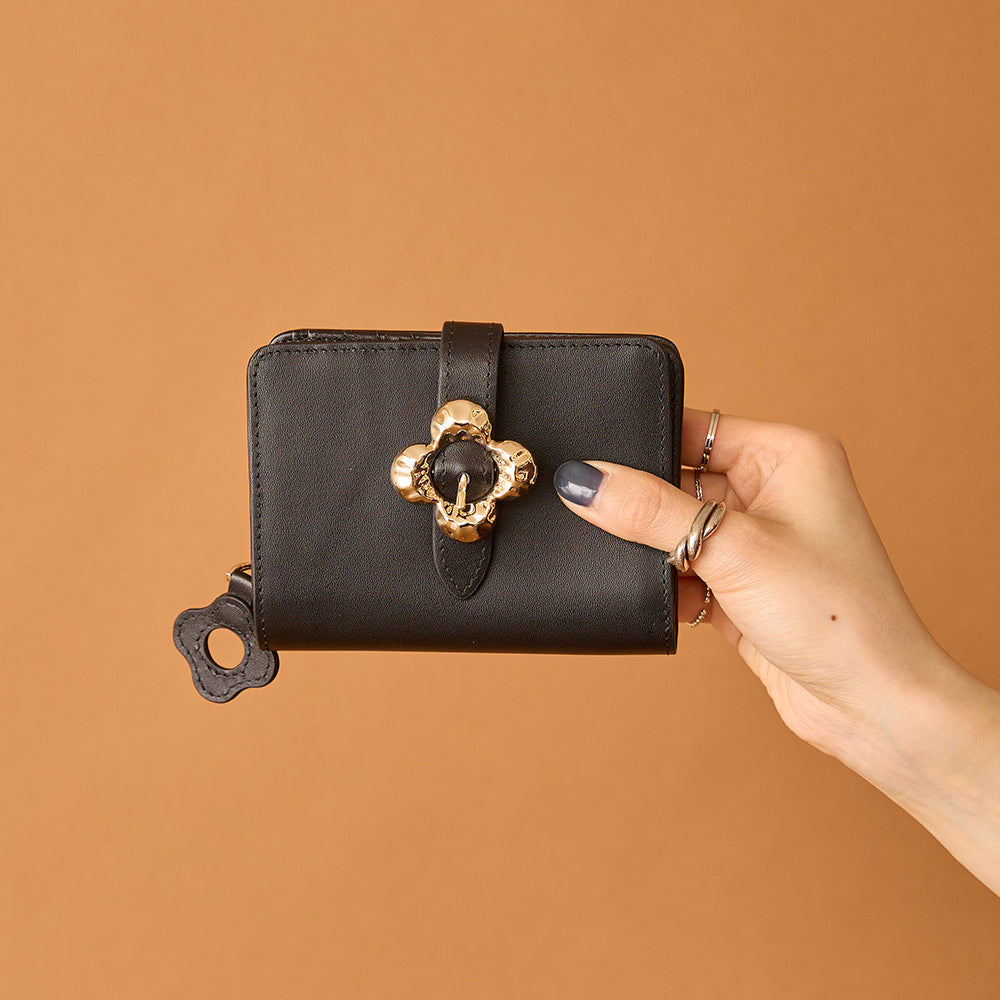 【KURUMI】財布2点 HASHIBAMI【Ha-2407-500 フラワーバックル 二つ折りウォレット