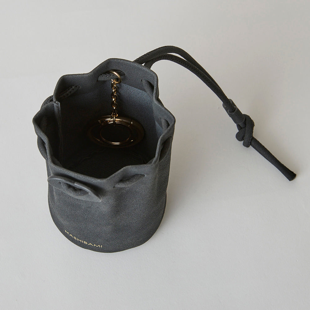 HASHIBAMI 【Ha-2410-317 スエード ボンサックチャーム】ブラック