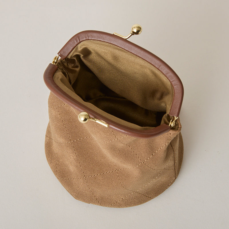 ◆CORRECT限定◆HASHIBAMI【Ha-2502-300 スエードキルティング 口金丸底ポーチ】チャイ