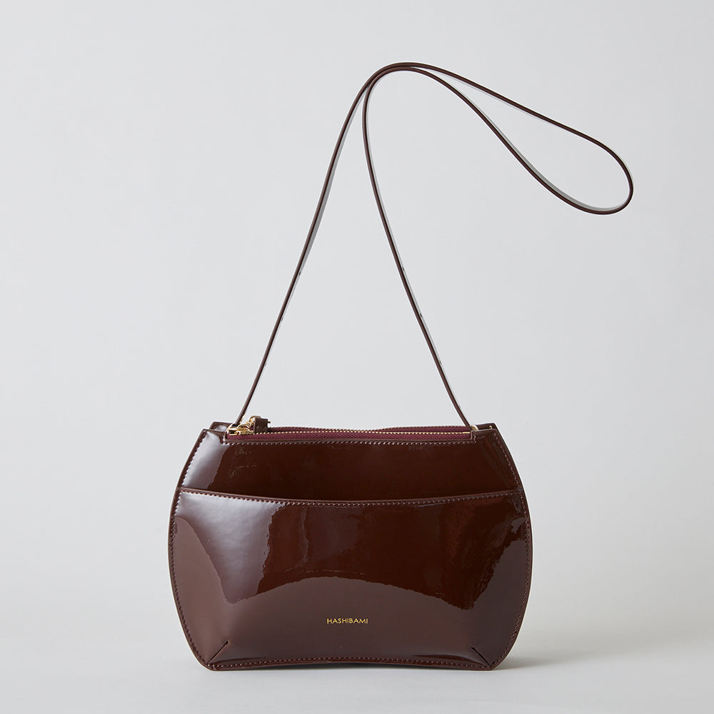 HASHIBAMI【Ha-2504-080 ポワール エナメル ポシェット】ダーク