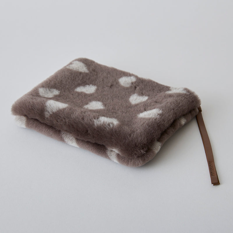 ◆CORRECT限定◆HASHIBAMI【Ha-2506-801 柄ムートン ポーチ】ダークブラウン