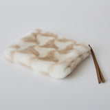 ◆CORRECT限定◆HASHIBAMI【Ha-2506-801 柄ムートン ポーチ】グレーベージュ