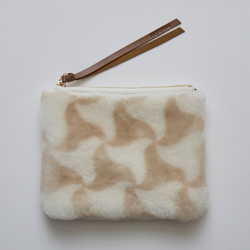 ◆CORRECT限定◆HASHIBAMI【Ha-2506-801 柄ムートン ポーチ】グレーベージュ