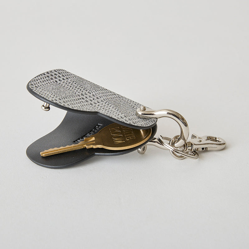 HASHIBAMI 【Ha-2506-804 ハート型 チェック柄 スマートキーリング】グレー