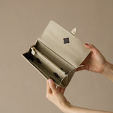 《予約商品》HASHIBAMI【Ha-2509-605 フラワーバックル ロングウォレット】エクリュ