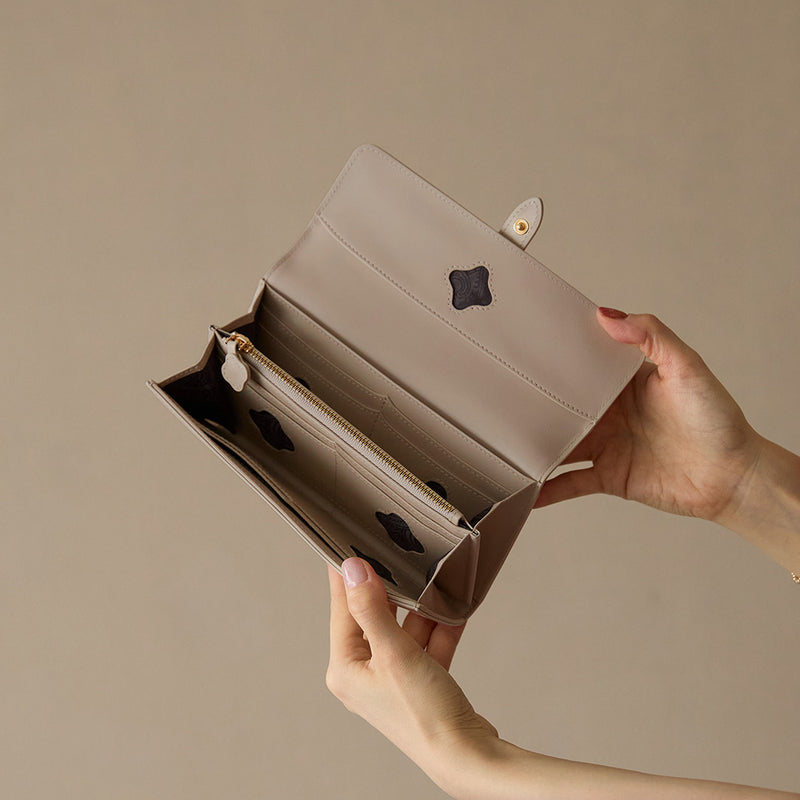 《予約商品》HASHIBAMI【Ha-2509-605 フラワーバックル ロングウォレット】グレーベージュ