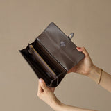 《予約商品》HASHIBAMI【Ha-2509-605 フラワーバックル ロングウォレット】ダークブラウン