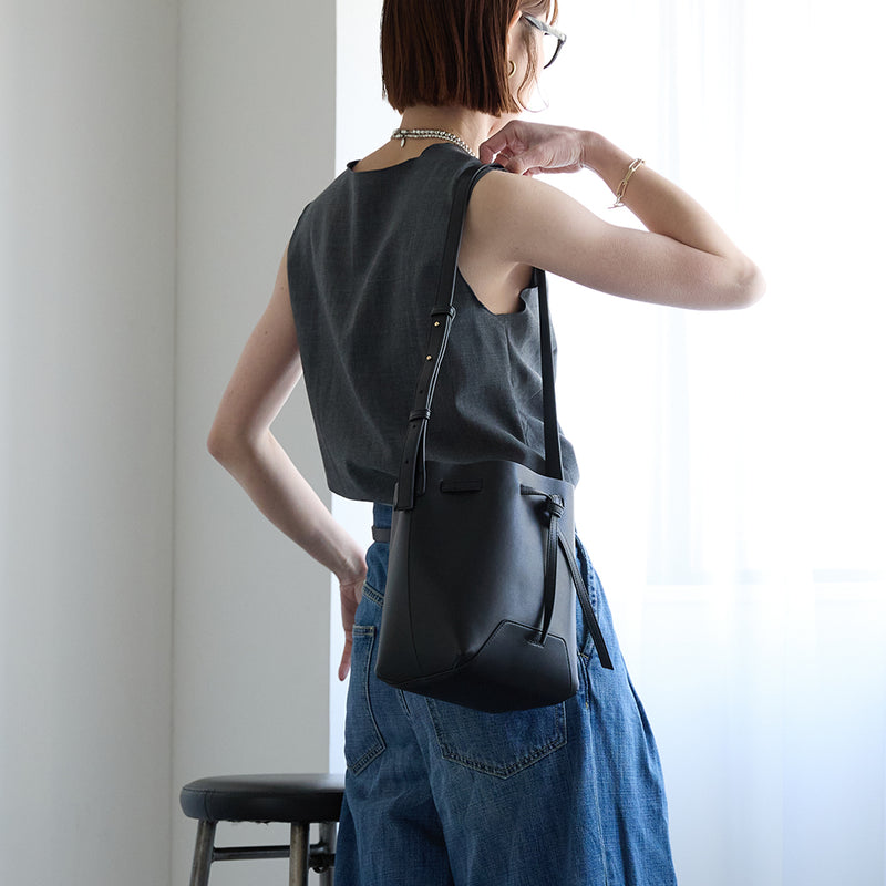 HASHIBAMI 【Ha-2511-110 フェズ巾着バッグ M】ブラック – CORRECT 