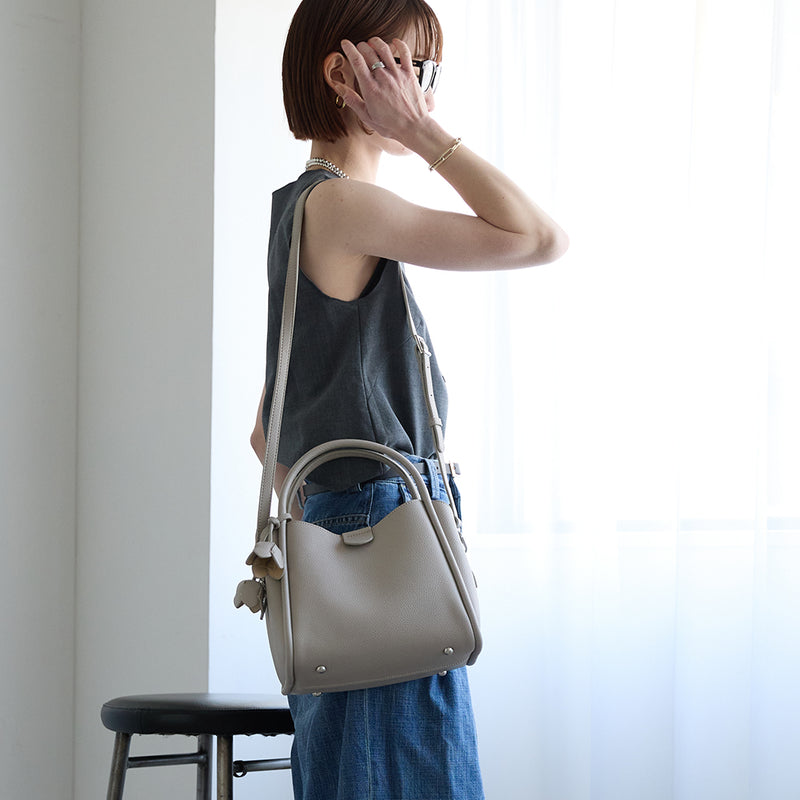 murir【MUR25007 フラワーチャーム付き2WAYショルダーバッグ】ライト