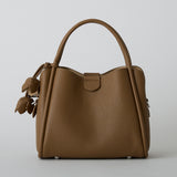 murir【MUR25007 フラワーチャーム付き2WAYショルダーバッグ】ブラウン