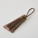 HASHIBAMI【Ha-2509-613 天然石レザータッセルチャーム】ダークブラウン