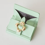 HASHIBAMI【Ha-2502-202 フラワーバックルミニウォレット】オパールグリーン
