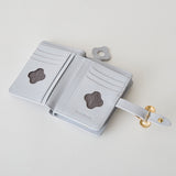 HASHIBAMI【Ha-2407-500 フラワーバックル 二つ折りウォレット】サルビアブルー